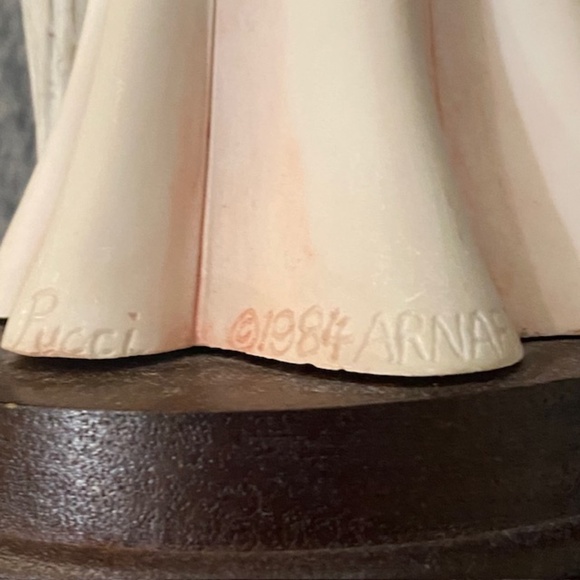 Vintage 1984 Pucci Arnart Porcelain Victorian Lady with Umbrella Figurine - Picture 9 of 9